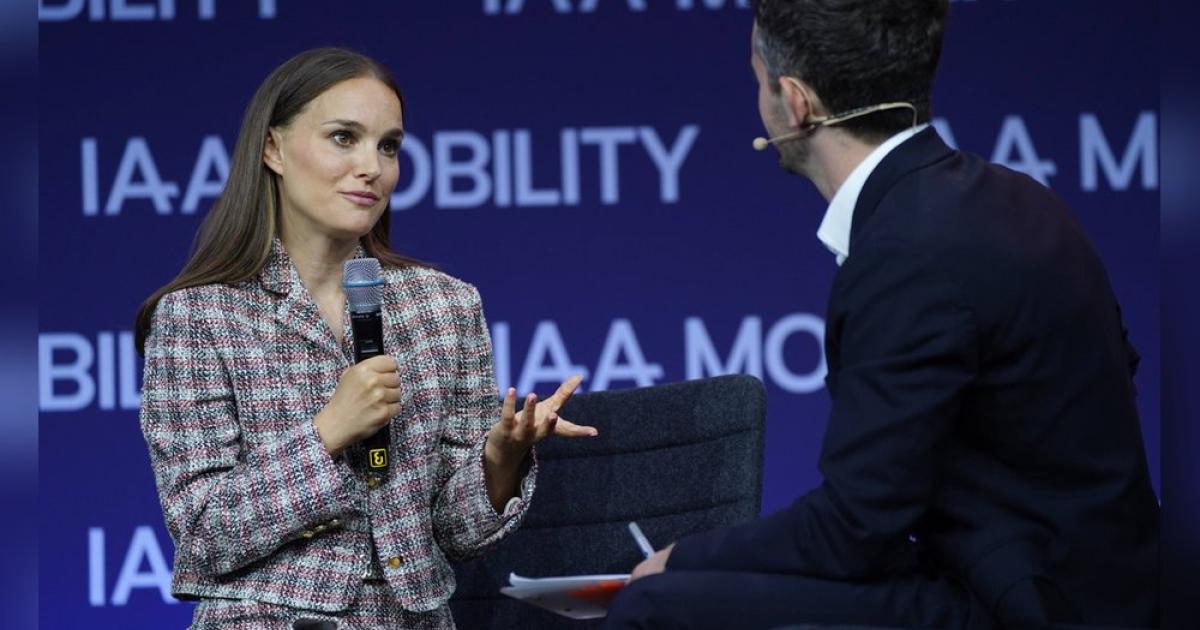 Natalie Portman Ohne Ehering Zu Besuch Bei Der Iaa In M Nchen