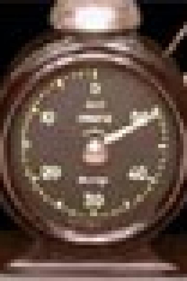 Ein rundes Manometer mit einer Anzeige von etwa 55 Bar.