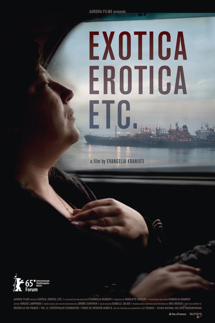Das Filmplakat für „Exotica Erotica Etc.“ zeigt eine Frau vor dem Fenster mit Blick auf Schiffe.