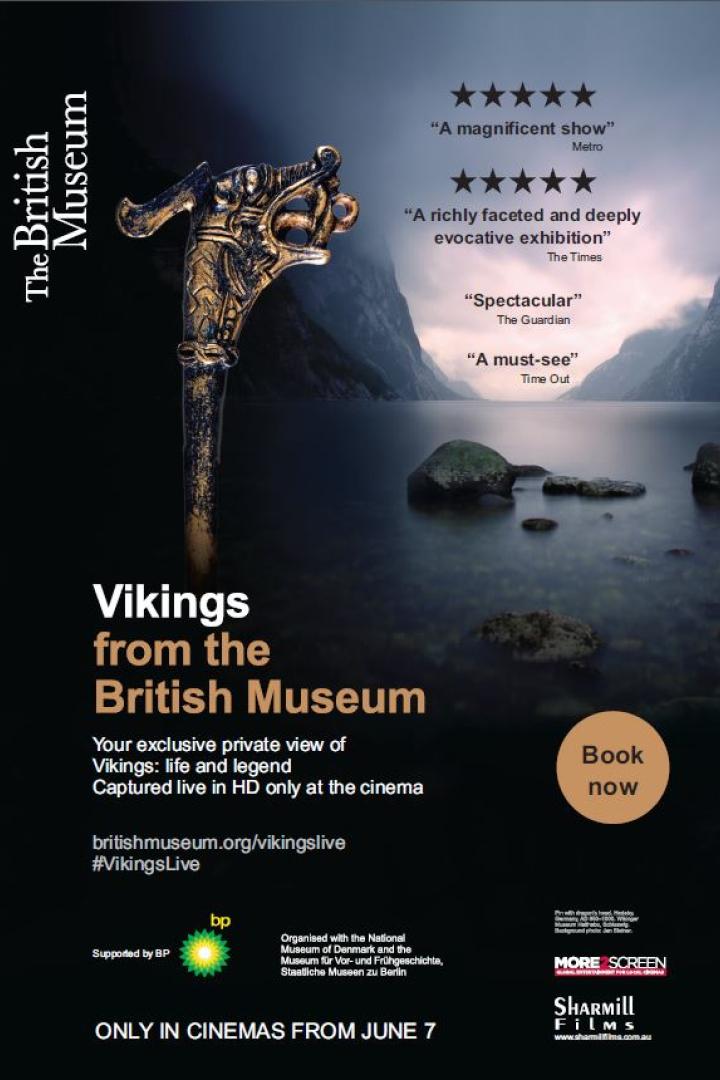 Ein Ausstellungsplakat des British Museum über die Wikinger mit einem goldenen Zepter im Vordergrund.