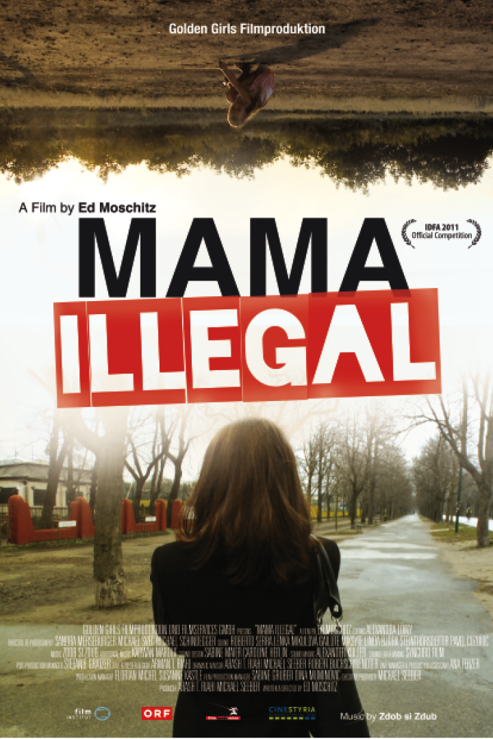 Das Filmplakat für „Mama Illegal“ zeigt eine Frau, die einen Weg entlanggeht.