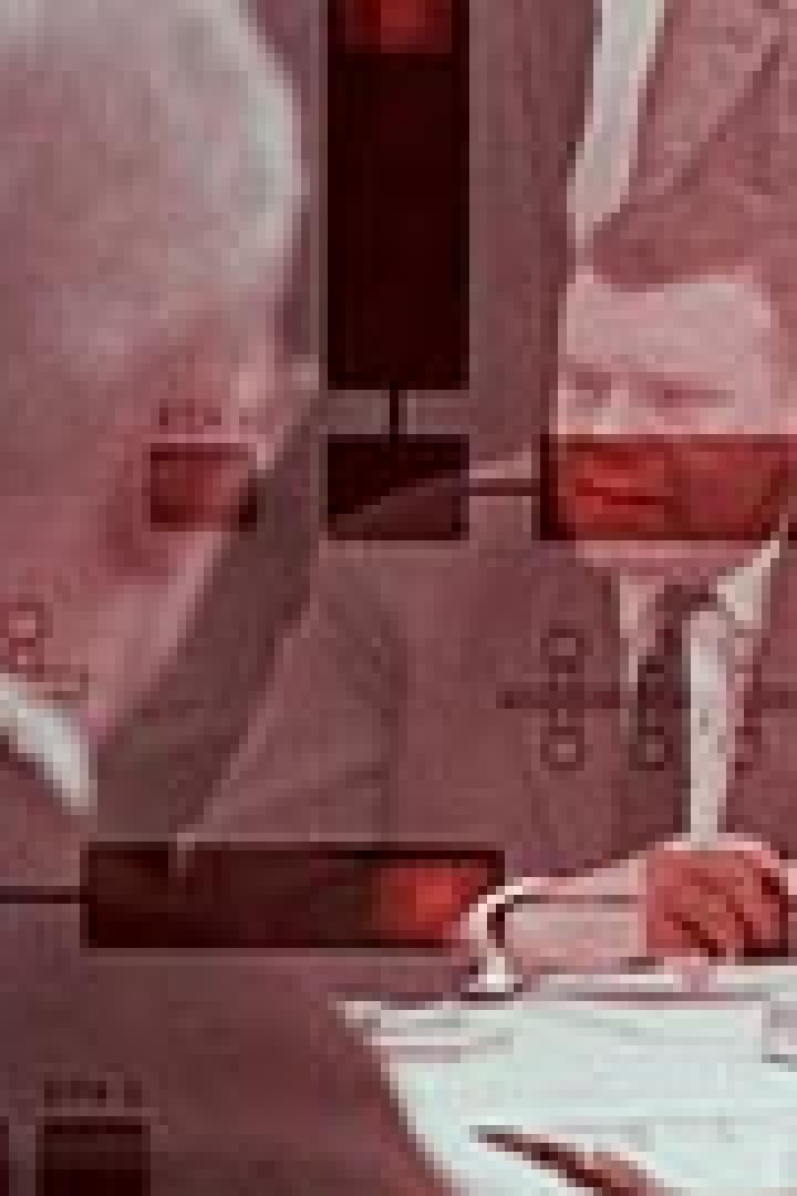 Zwei Männer sitzen an einem Tisch, überlagert von einer grafischen Darstellung.