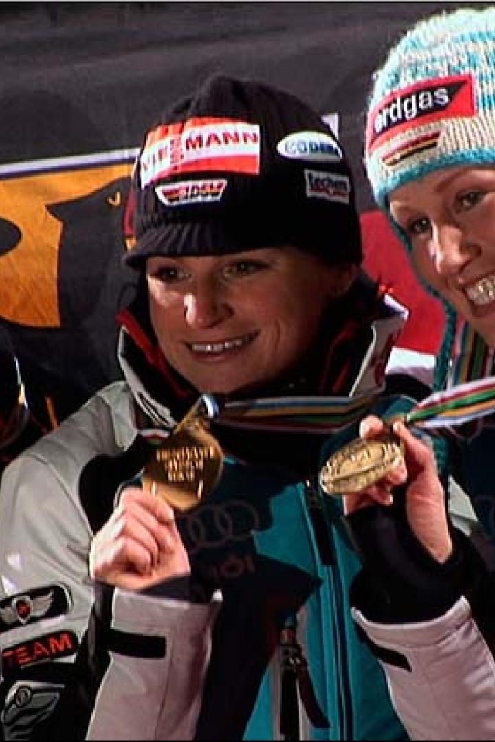 Drei deutsche Skirennläuferinnen mit Medaillen auf dem Siegerpodest.