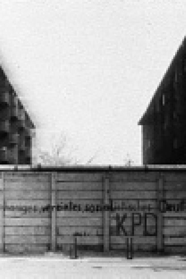 Eine Mauer mit der Aufschrift „Für ein unabhängiges, vereintes, sozialistisches Deutschland! KPD“.