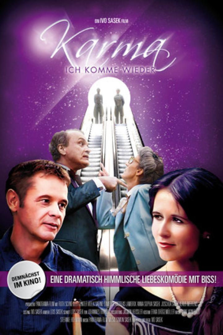 Das Filmplakat für „Karma – Ich komme wieder“ zeigt vier Personen und eine Rolltreppe zum Himmel.