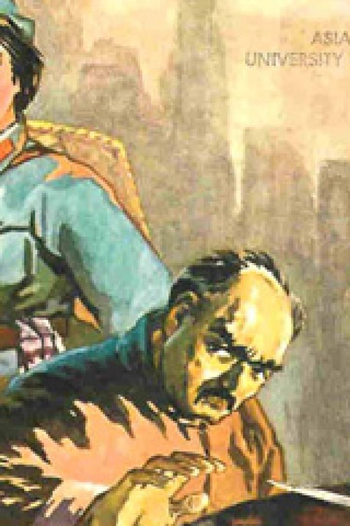 Eine Frau in Militäruniform steht hinter einem Mann, der an einem Tisch sitzt und schreibt.