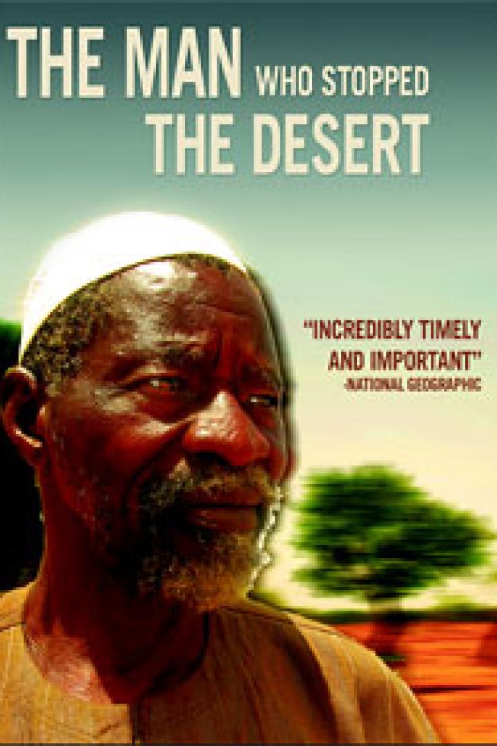Das Filmplakat für „The Man Who Stopped the Desert“ zeigt einen Mann mit weißer Kopfbedeckung.