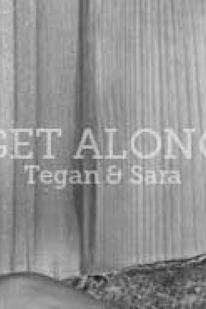 Schwarzweiß-Porträt der Musikerinnen Tegan und Sara für ihr Album „Get Along“.