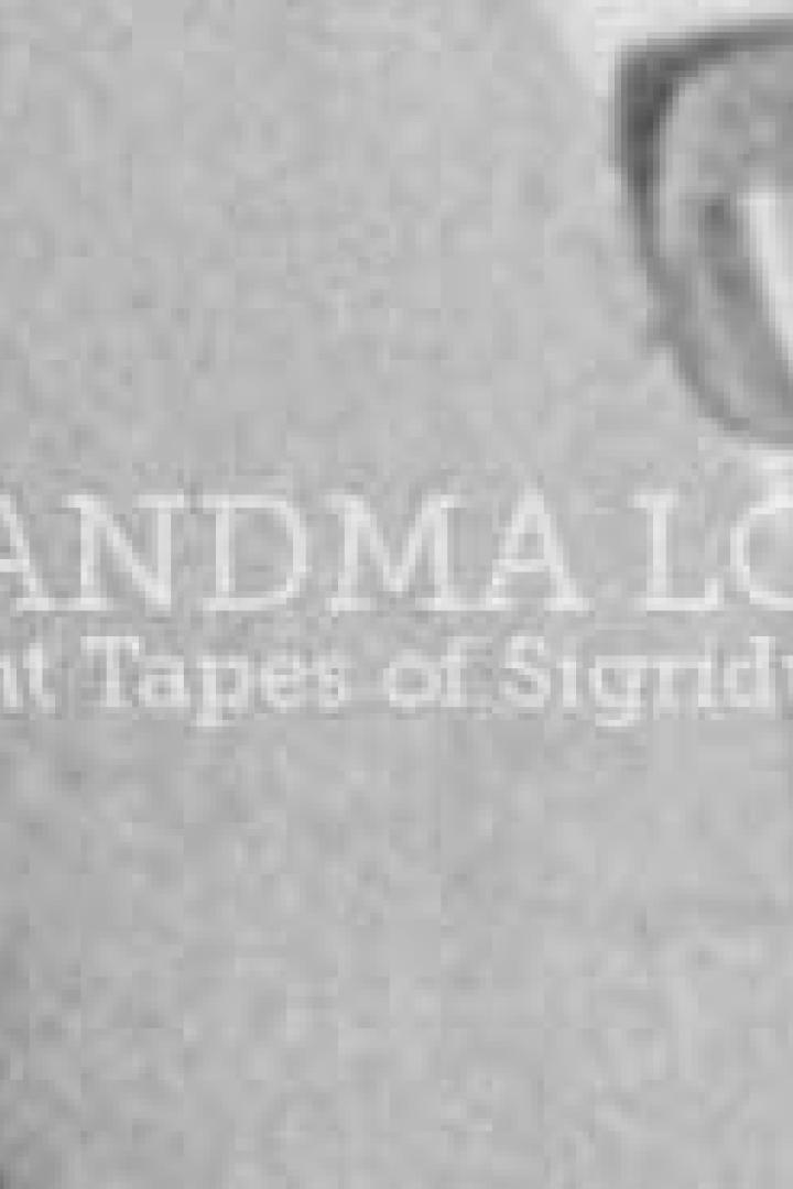 Das Cover von „Grandma Lo-Fi: The Basement Tapes of Sigridur Nielsdottir“ zeigt das Gesicht einer älteren Frau mit Brille.