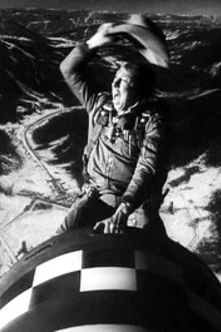 Slim Pickens reitet auf einer Atombombe in dem Film „Dr. Seltsam oder: Wie ich lernte, die Bombe zu lieben“.