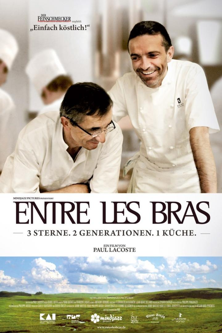 Das Filmplakat zu „Entre les Bras“ zeigt zwei Köche in einer Restaurantküche.