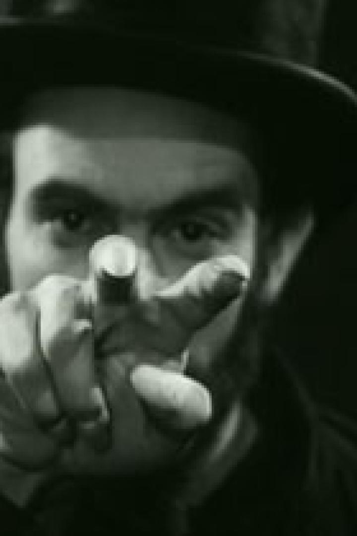 Ein Mann mit Bart und Zylinder zeigt mit dem Finger auf den Betrachter.