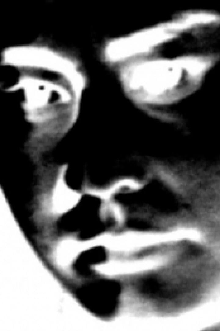 Ein kontrastreiches Porträt eines Mannes.