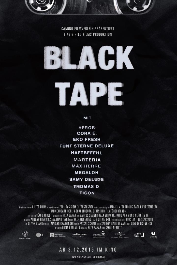 Das Filmplakat für „Black Tape“ zeigt die Namen der beteiligten Rapper und das Erscheinungsdatum.