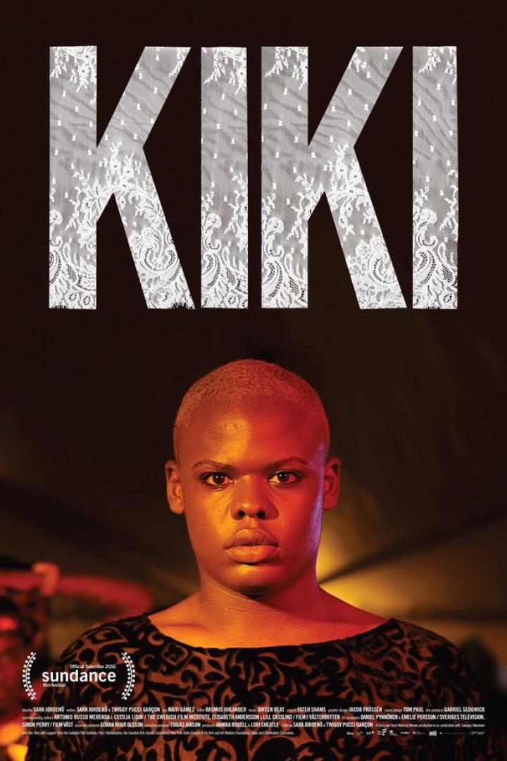 Das Filmplakat für „Kiki“ zeigt eine Person vor dunklem Hintergrund.