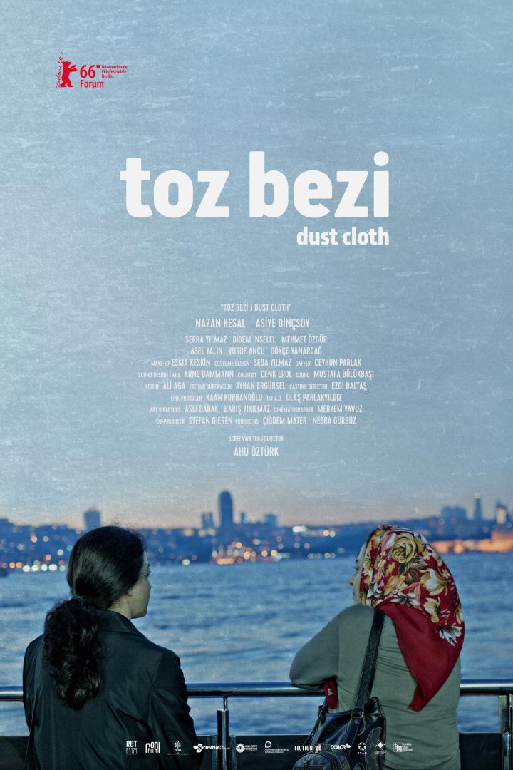 Das Filmplakat für „Toz Bezi“ zeigt zwei Frauen vor der Skyline von Istanbul.