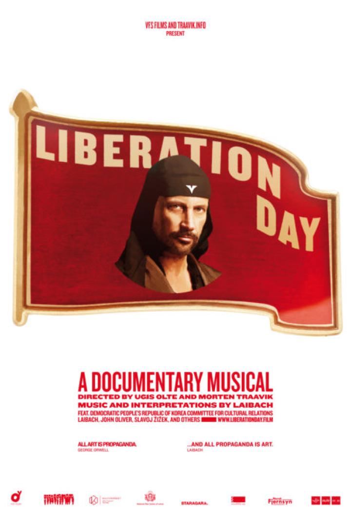 Das Filmplakat für „Liberation Day“ zeigt ein Porträt von Laibach auf einer roten Flagge.