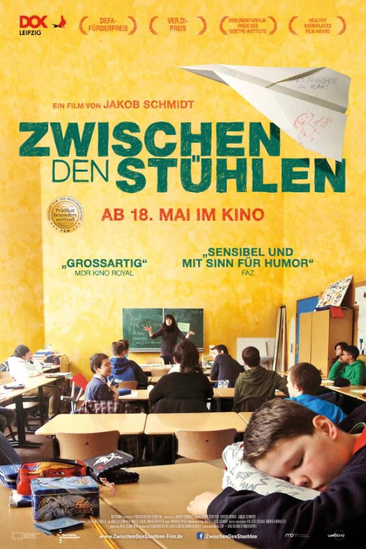 zwischen-den-stuehlen-plakat