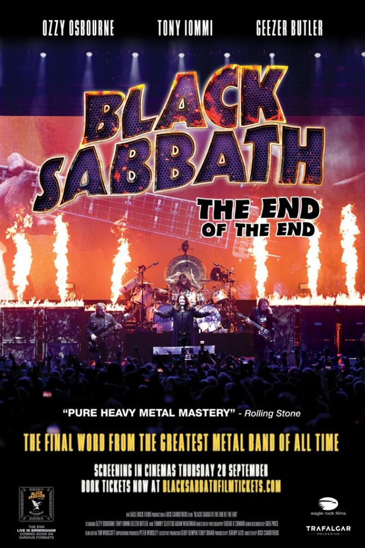Das Filmplakat für „Black Sabbath: The End of the End“ zeigt die Band auf der Bühne vor einem Publikum.