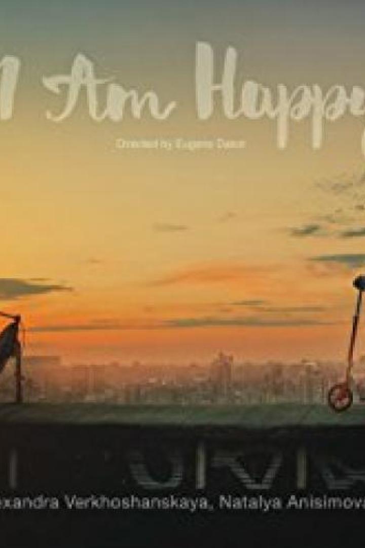 Das Filmplakat für „I Am Happy“ zeigt eine Person mit Roller vor einem Sonnenuntergang über der Stadt.
