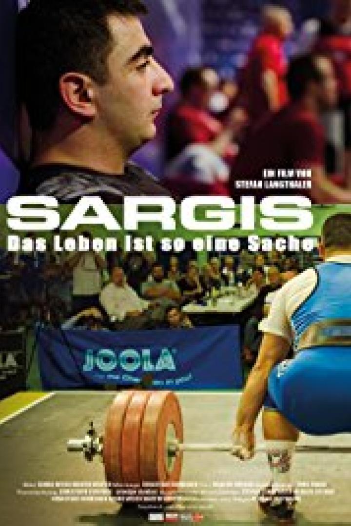 Das Filmplakat für „Sargis – Das Leben ist so eine Sache“ zeigt einen Gewichtheber.