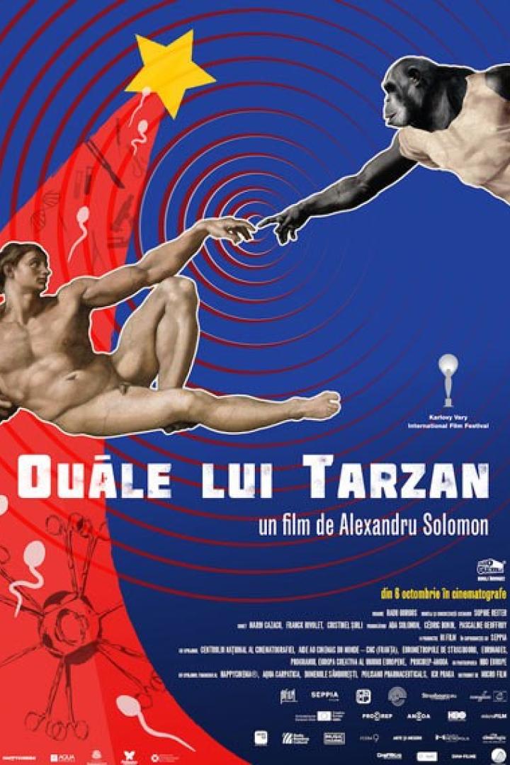 Das Filmplakat für „Ouăle lui Tarzan“ zeigt eine Collage mit einem Affen und einer menschlichen Figur, die sich berühren.