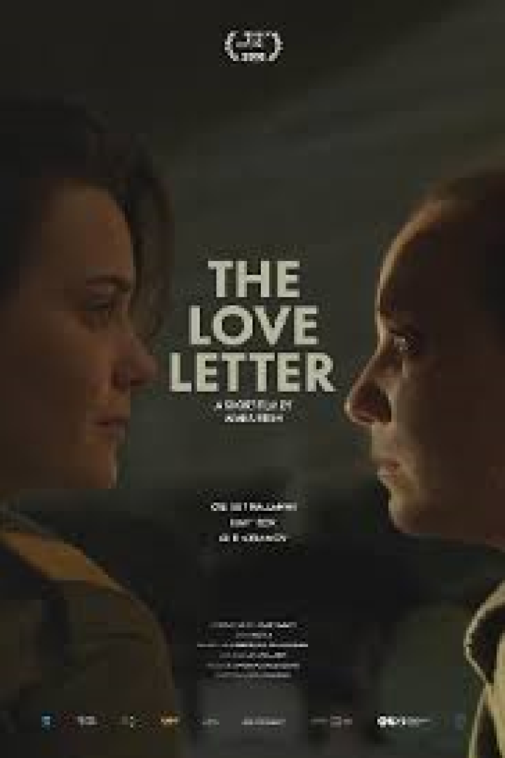 Das Filmplakat für „The Love Letter“ zeigt zwei Frauen im Profil, die einander gegenüberstehen.