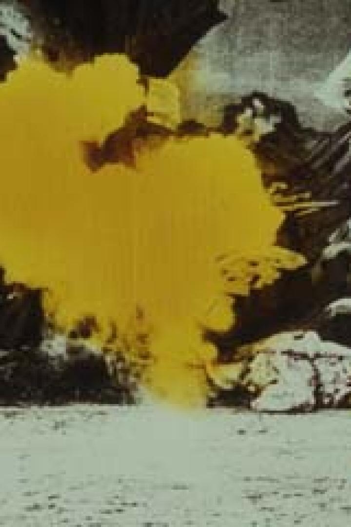 Eine Szene aus dem Film „Der kleine Zauberer“ mit gelbem Rauch.