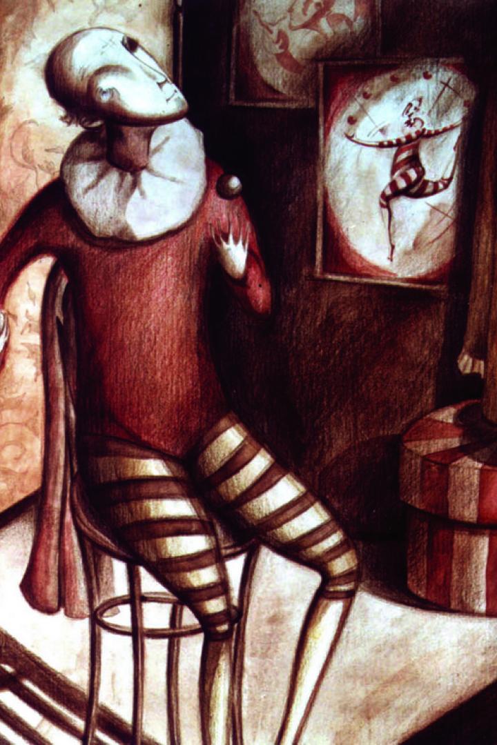 Ein blassgesichtiger Mann in einem rot-gestreiften Kostüm sitzt auf einem Stuhl in einem skurrilen Raum.