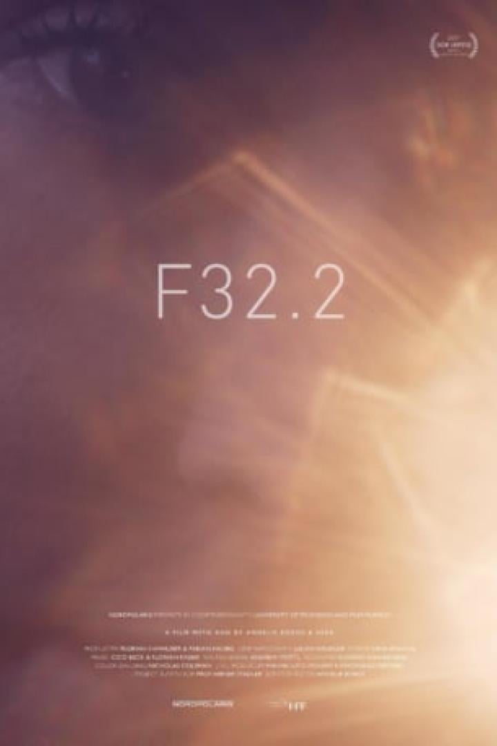 Das Filmplakat für „F32.2“ zeigt ein Auge und Lichteffekte.