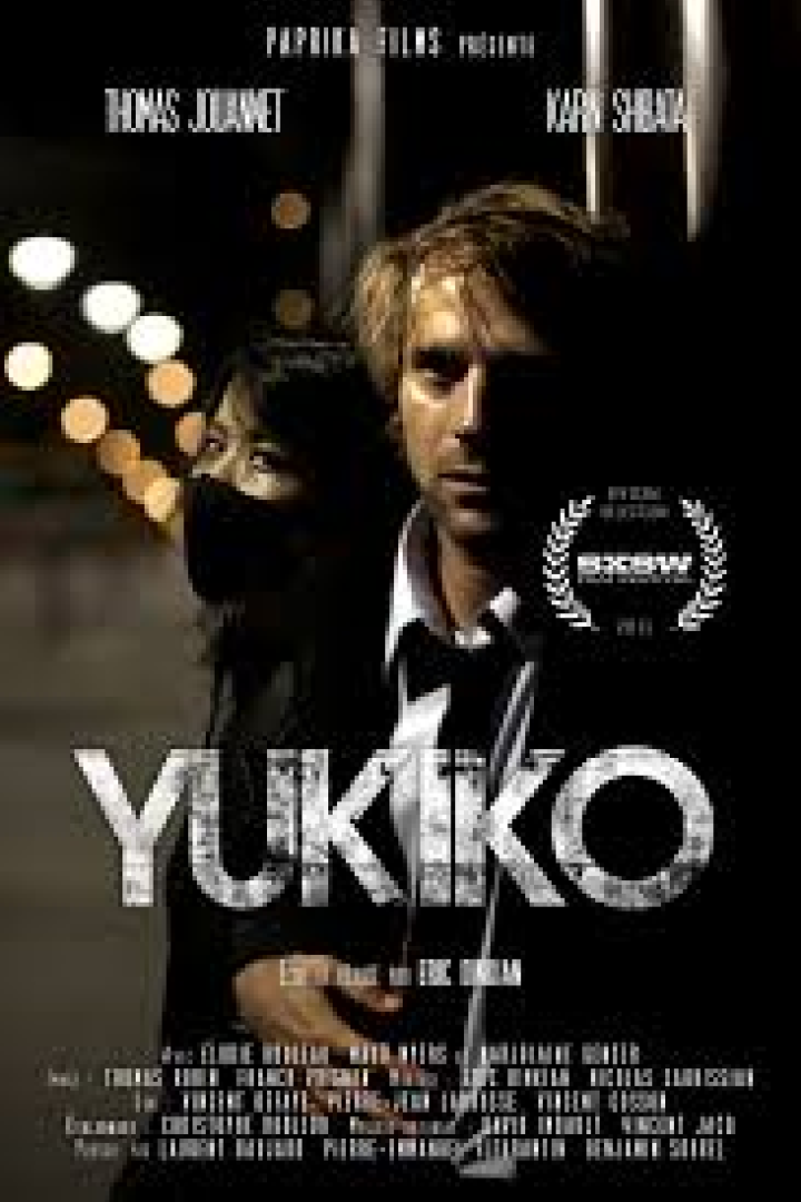Das Filmplakat für „Yukiko“ zeigt die beiden Hauptdarsteller vor dunklem Hintergrund.