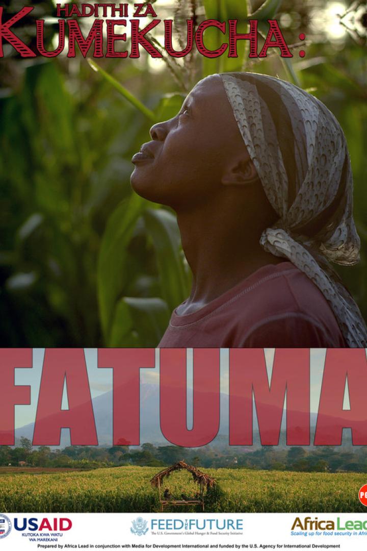 Das Filmplakat für „Fatuma“ zeigt eine Frau vor einem Feld und dem Kilimandscharo.