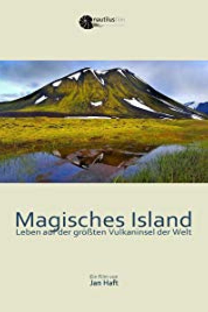 Das Cover des Films „Magisches Island“ zeigt eine Vulkaninsel.