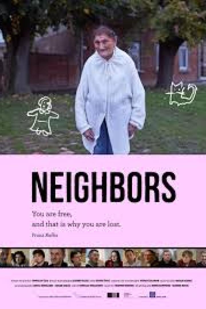 Das Filmplakat für „Neighbors“ zeigt eine ältere Frau vor einem Haus.