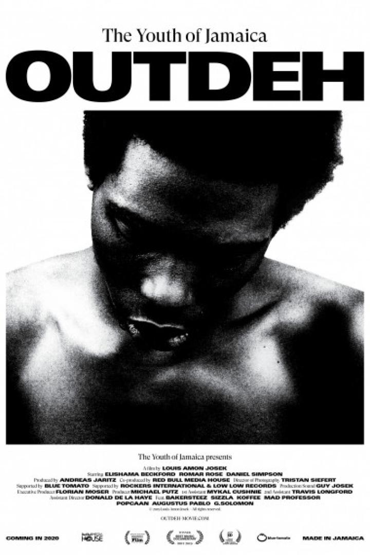 Das Filmplakat für „Outdeh: The Youth of Jamaica“ zeigt das Schwarz-Weiß-Porträt eines jungen Mannes.