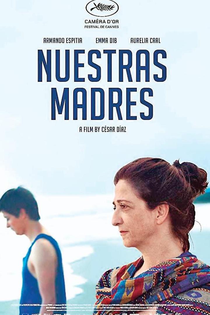 Das Filmplakat für „Nuestras Madres“ zeigt zwei Personen am Strand.