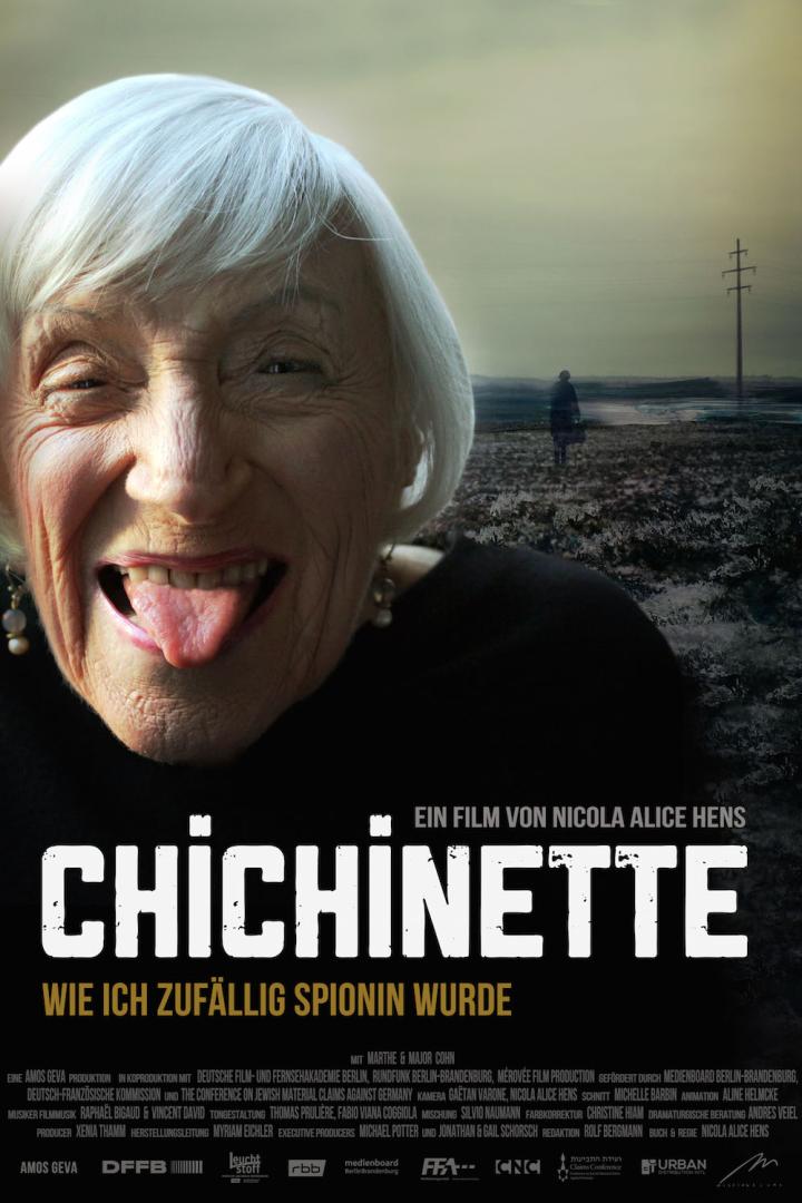 Das Filmplakat zu „Chichinette, wie ich zufällig Spionin wurde“ zeigt eine ältere Frau, die ihre Zunge herausstreckt.