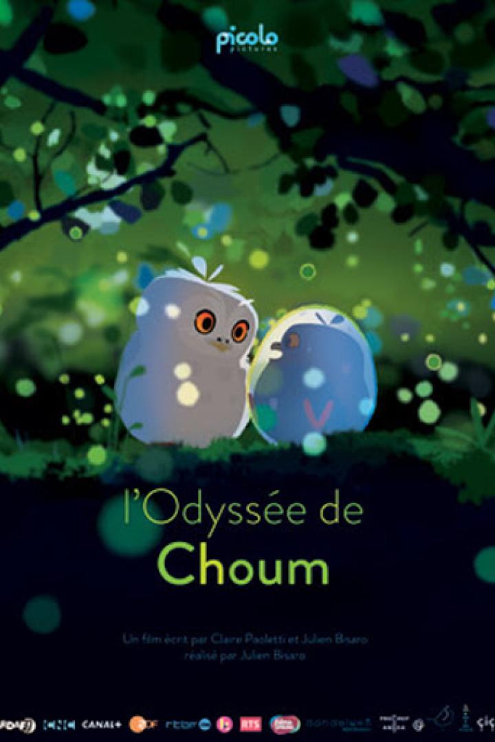 Das Filmplakat für „L'Odyssée de Choum“ zeigt zwei stilisierte Vogelfiguren im Wald.