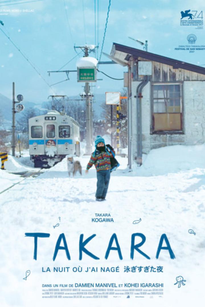 Ein Junge steht mit einem Hund an einem verschneiten Bahnübergang, im Hintergrund ein Zug. Plakat für den Film „Takara“.