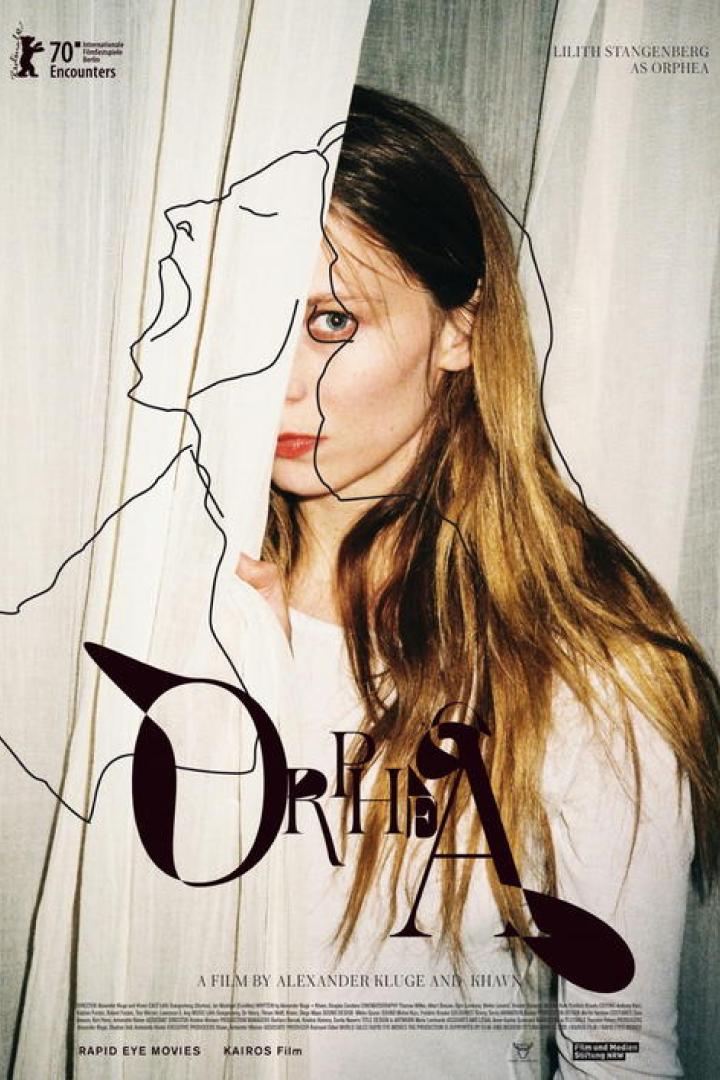 Das Filmplakat für „Orphea“ zeigt Lilith Stangenberg als Orphea, teilweise verdeckt von einer stilisierten Zeichnung.