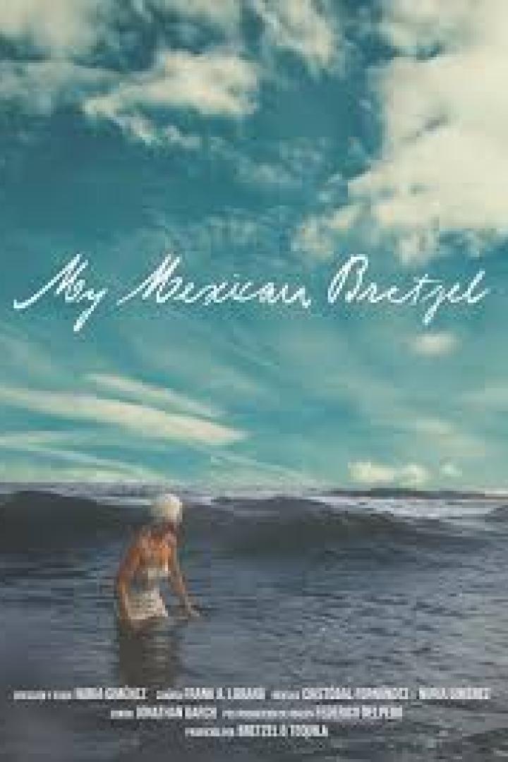 Das Filmplakat für „My Mexican Bretzel“ zeigt eine Frau im Meer vor blauem Himmel.