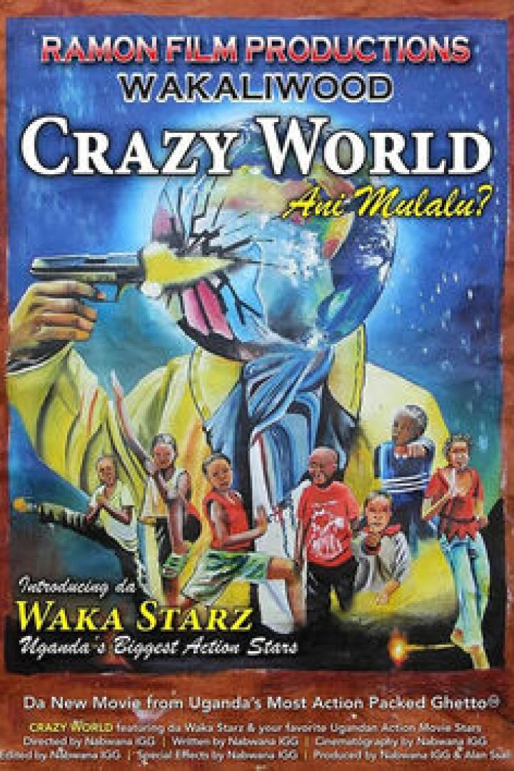 Ein Filmposter für „Crazy World“ von Wakaliwood mit einer Collage aus Action-Motiven.
