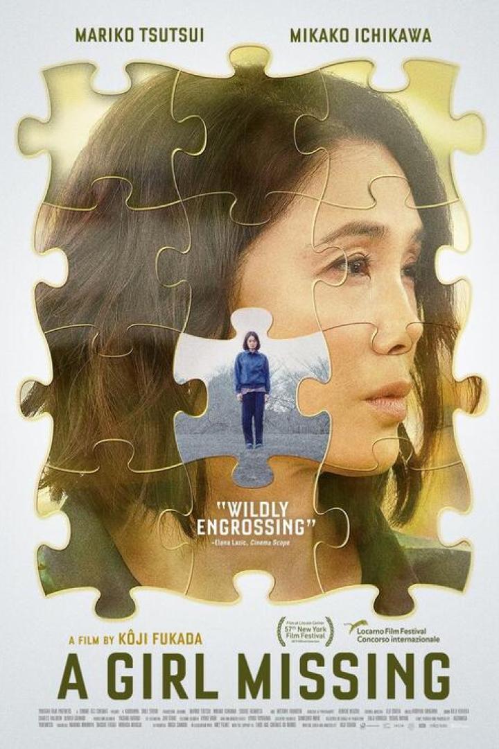 Das Filmplakat für „A Girl Missing“ zeigt das Gesicht einer Frau, das wie ein Puzzle zusammengesetzt ist.