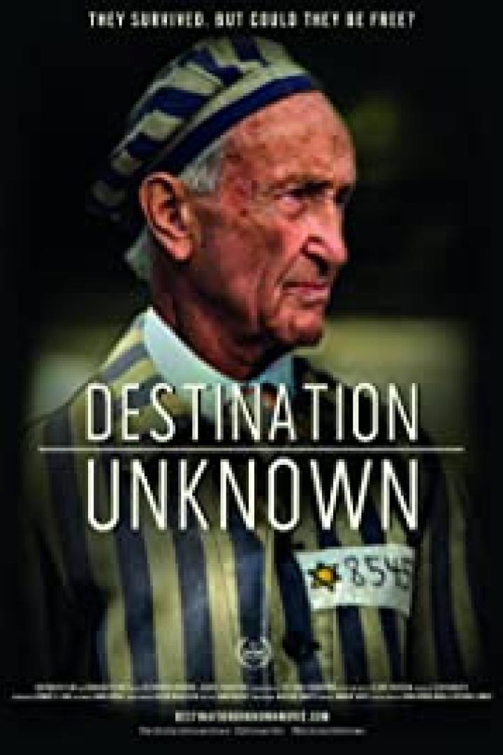 Das Filmplakat für „Destination Unknown“ zeigt einen älteren Mann in gestreifter Häftlingskleidung.
