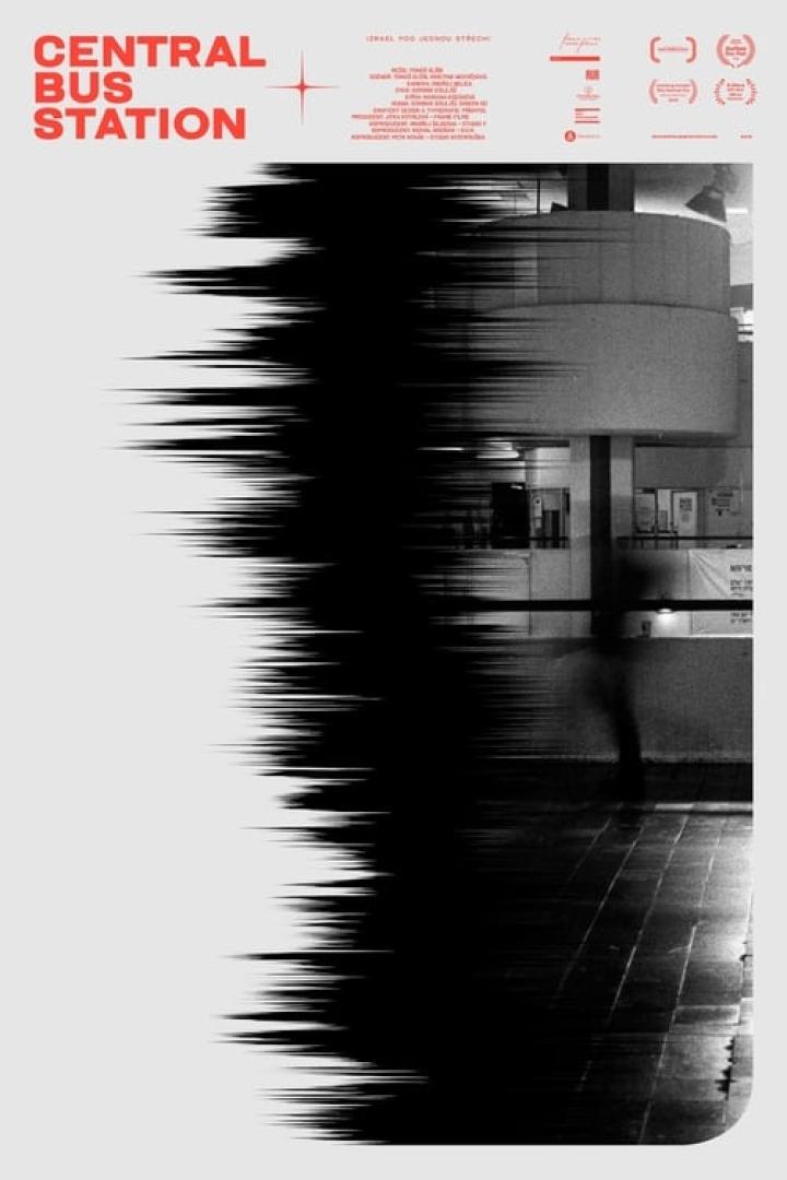 Das Filmplakat für „Central Bus Station“ zeigt eine städtische Innenaufnahme mit einer schwarzen, verzerrten Form.