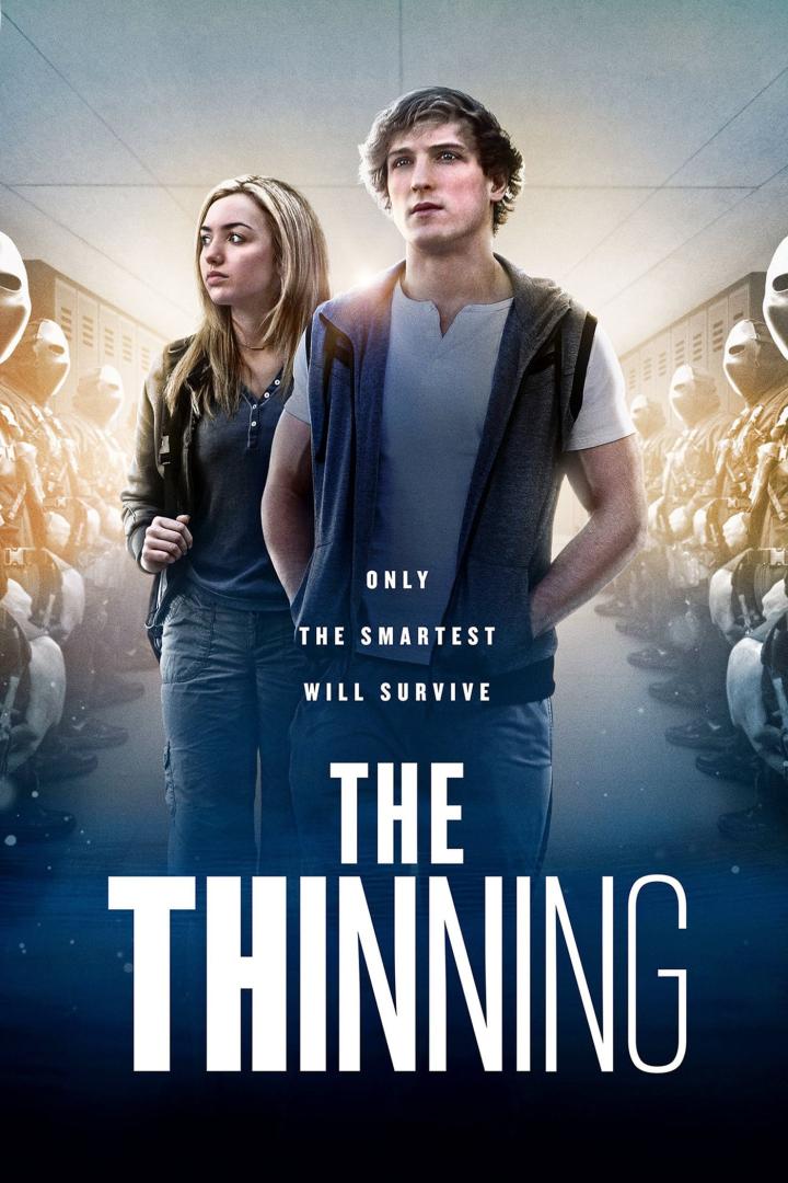 Das Filmplakat für „The Thinning“ zeigt zwei Jugendliche vor einer Reihe maskierter Personen.