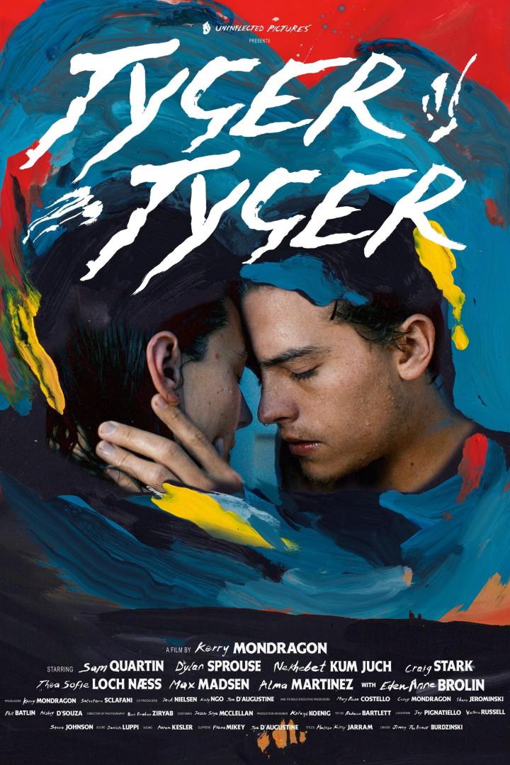 Das Filmplakat für „Tyger Tyger“ zeigt zwei junge Männer in inniger Umarmung vor einem abstrakten, farbenfrohen Hintergrund.