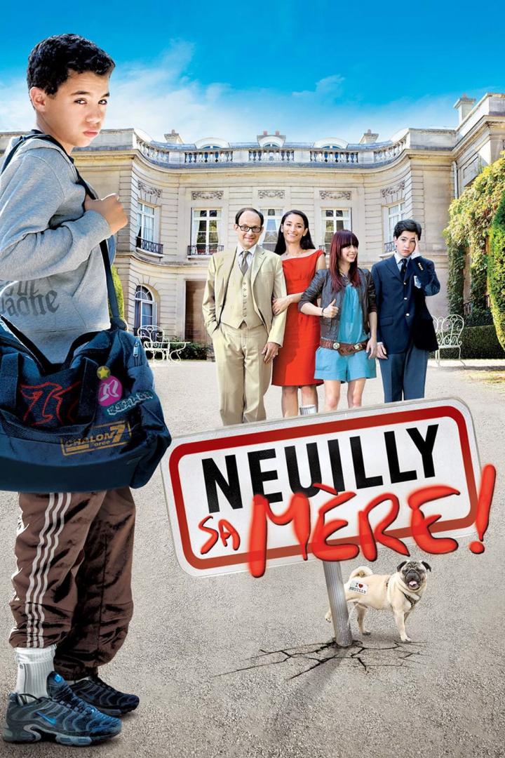 Das Filmplakat zu „Neuilly sa mère!“ zeigt einen Jungen vor einem Herrenhaus und einer Familie.