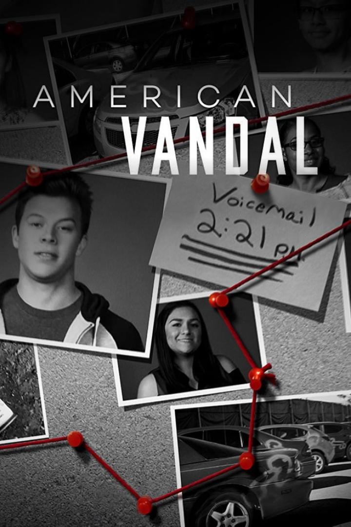 Das Titelbild der Serie „American Vandal“ zeigt Fotos, Notizen und rote Fäden auf einer Pinnwand.