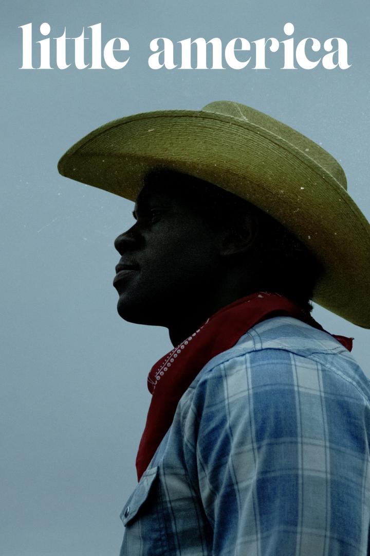 Ein Mann mit Cowboyhut und rotem Halstuch, im Hintergrund der Titel „Little America“.